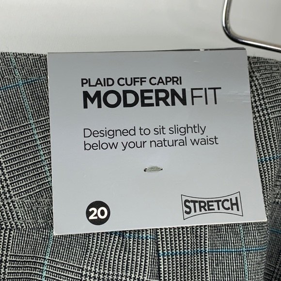 Modern Fit, Plaid Cuff Capri women's short. size 20 stretch - Picture 8 of 8